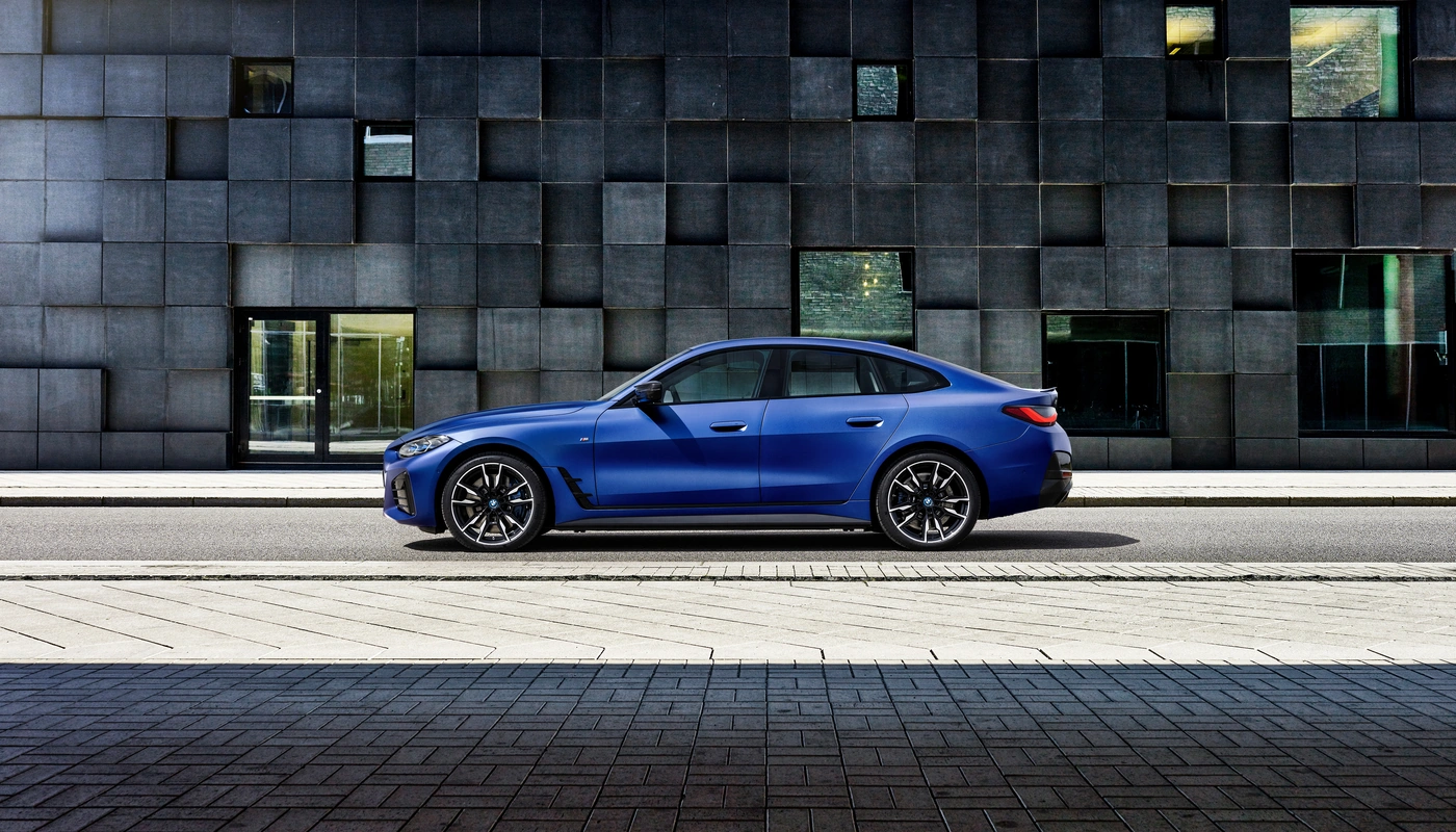 Bmw I4 - Contexto Entorno Real Contexto Conduciendo Exterior Lateral Izquierda