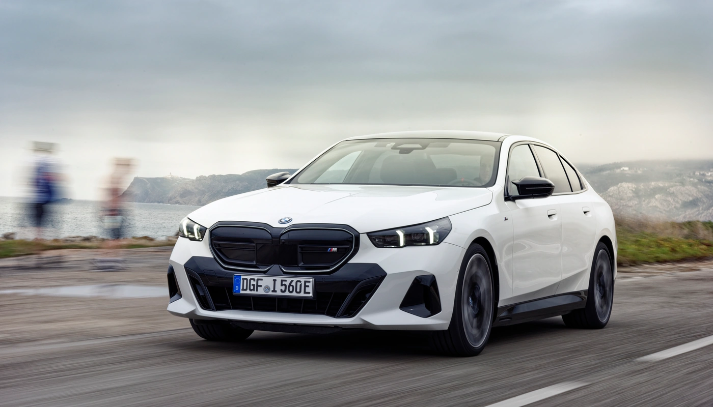 Bmw I5 Berlina - Contexto Entorno Real Contexto Conduciendo Exterior Frontal Izquierda