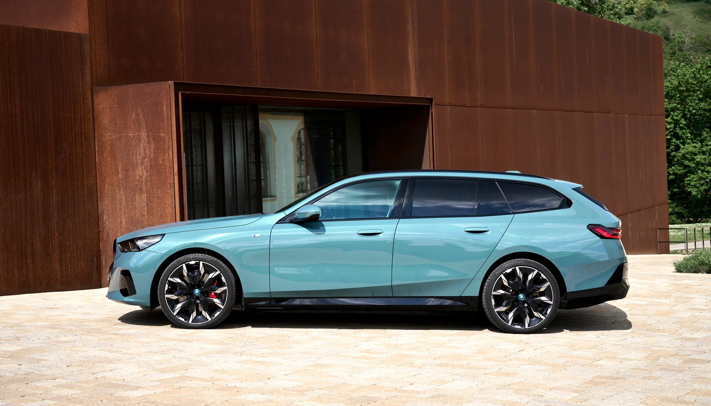 Bmw I5 Touring - Contexto Entorno Real Contexto Aparcado Exterior Lateral Izquierda