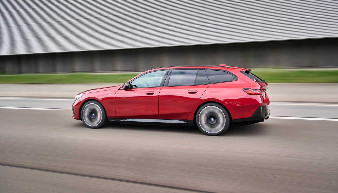 Bmw I5 Touring - Contexto Entorno Real Contexto Conduciendo Exterior Lateral Izquierda