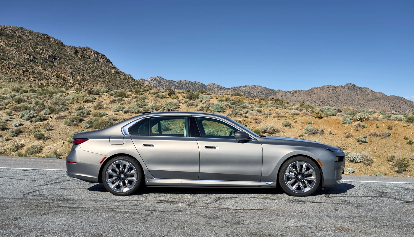 Bmw I7 - Contexto Entorno Real Contexto Aparcado Exterior Lateral Derecha