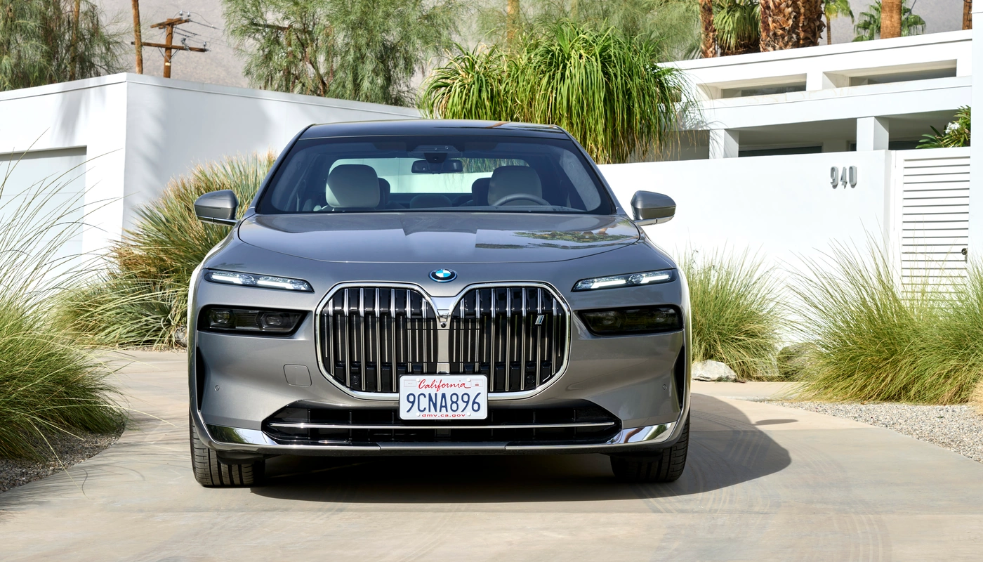 Bmw I7 - Contexto Estudio Exterior Frontal