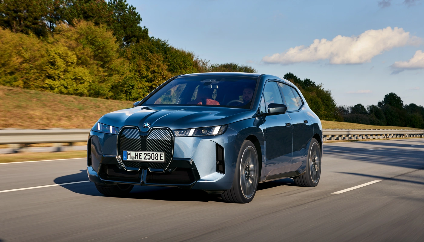 Bmw Ix - Contexto Entorno Real Contexto Conduciendo Exterior Frontal Izquierda