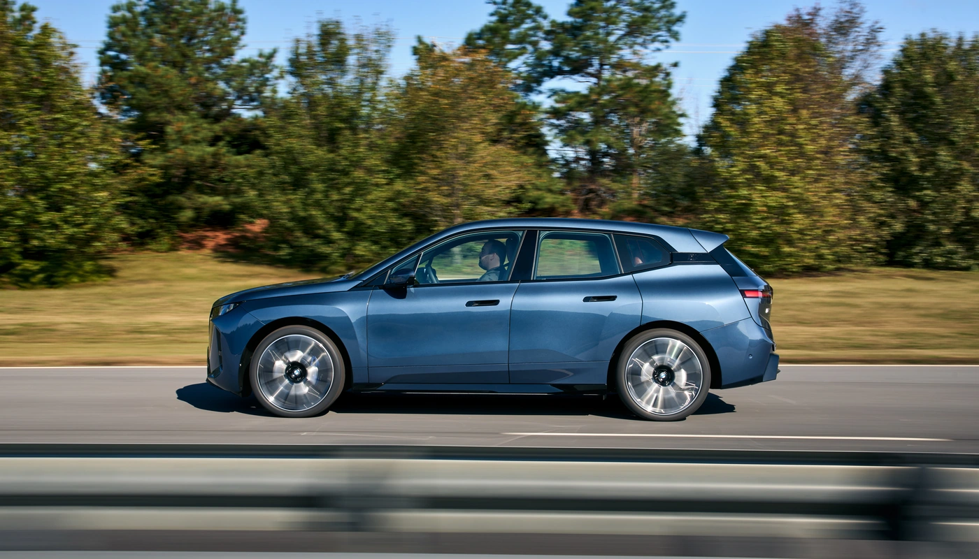 Bmw Ix - Contexto Entorno Real Contexto Conduciendo Exterior Lateral Izquierda