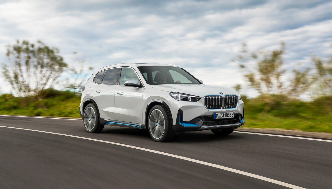 Bmw Ix1 - Contexto Entorno Real Contexto Conduciendo Exterior Frontal Derecha