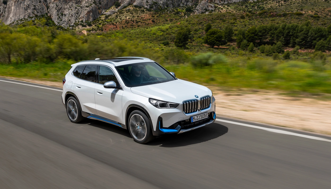 Bmw Ix1 - Contexto Entorno Real Contexto Conduciendo Exterior Frontal Derecha