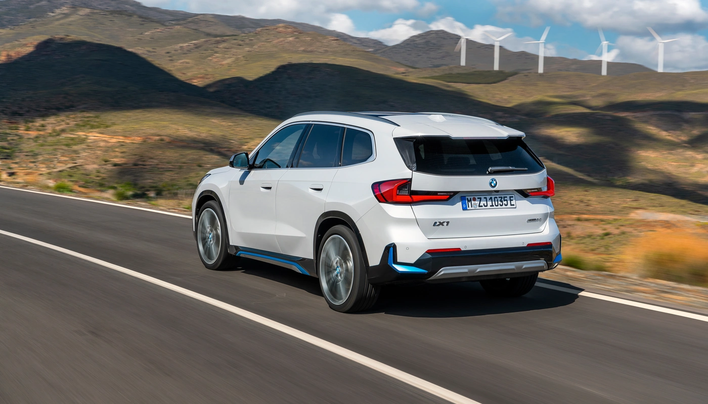 Bmw Ix1 - Contexto Entorno Real Contexto Conduciendo Exterior Trasera Derecha