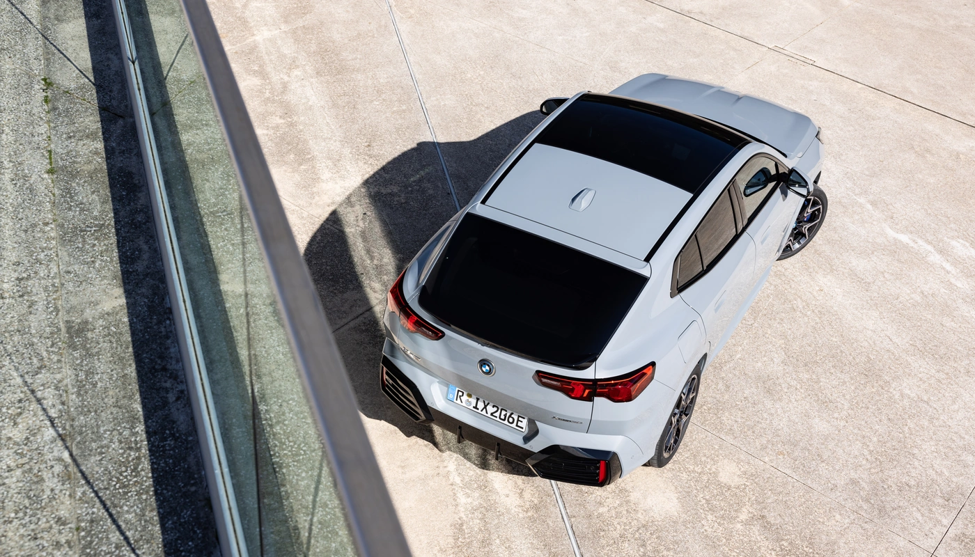 Bmw Ix2 - Contexto Entorno Real Contexto Aparcado Exterior Trasera Izquierda Exterior Superior