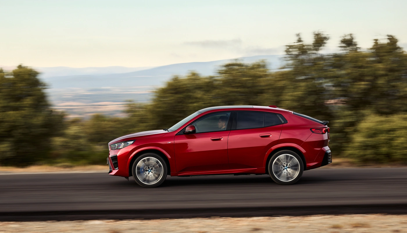 Bmw Ix2 - Contexto Entorno Real Contexto Conduciendo Exterior Lateral Izquierda