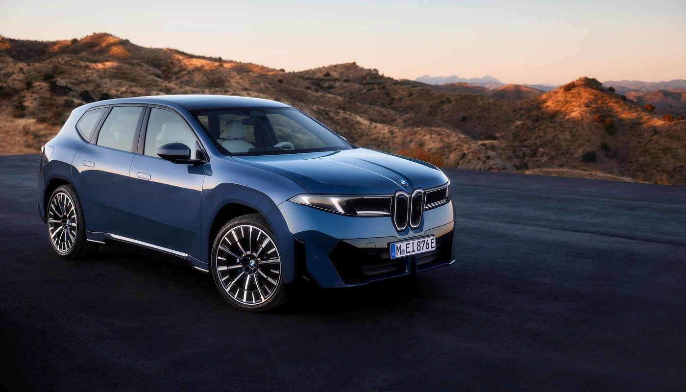 Bmw Ix3 - Contexto Entorno Real Contexto Aparcado Exterior Frontal Derecha Exterior Lateral Derecha