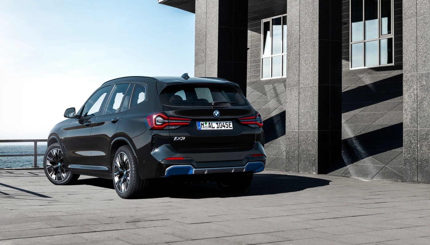 Bmw Ix3 - Contexto Entorno Real Contexto Aparcado Exterior Trasera Derecha