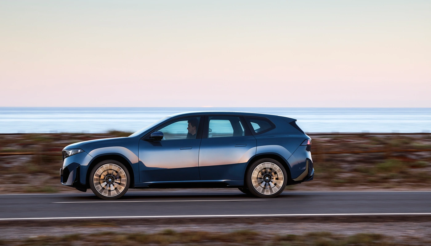 Bmw Ix3 - Contexto Entorno Real Contexto Conduciendo Exterior Lateral Izquierda