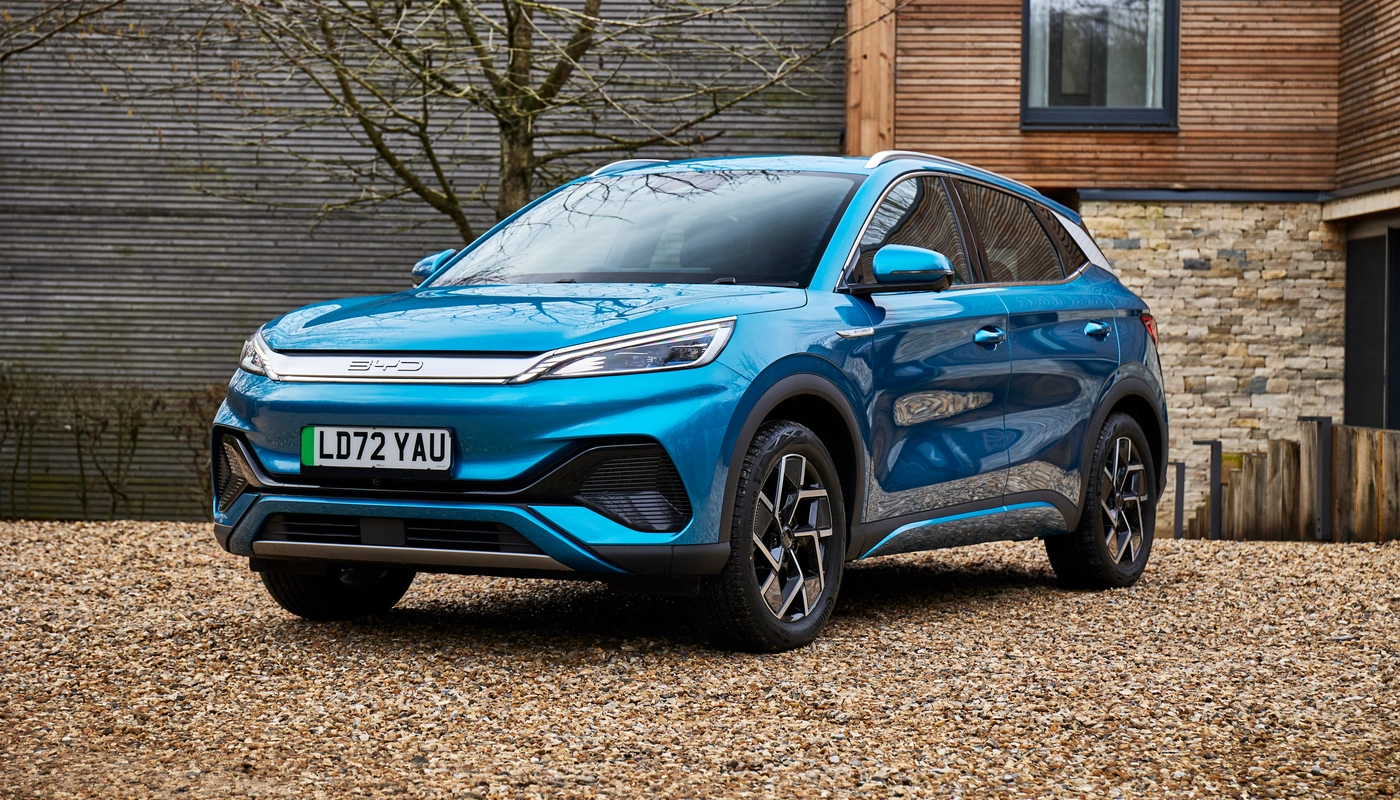 Byd Atto 3 - Contexto Entorno Real Contexto Aparcado Exterior Frontal Izquierda