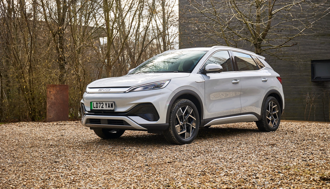 Byd Atto 3 - Contexto Entorno Real Contexto Aparcado Exterior Frontal Izquierda