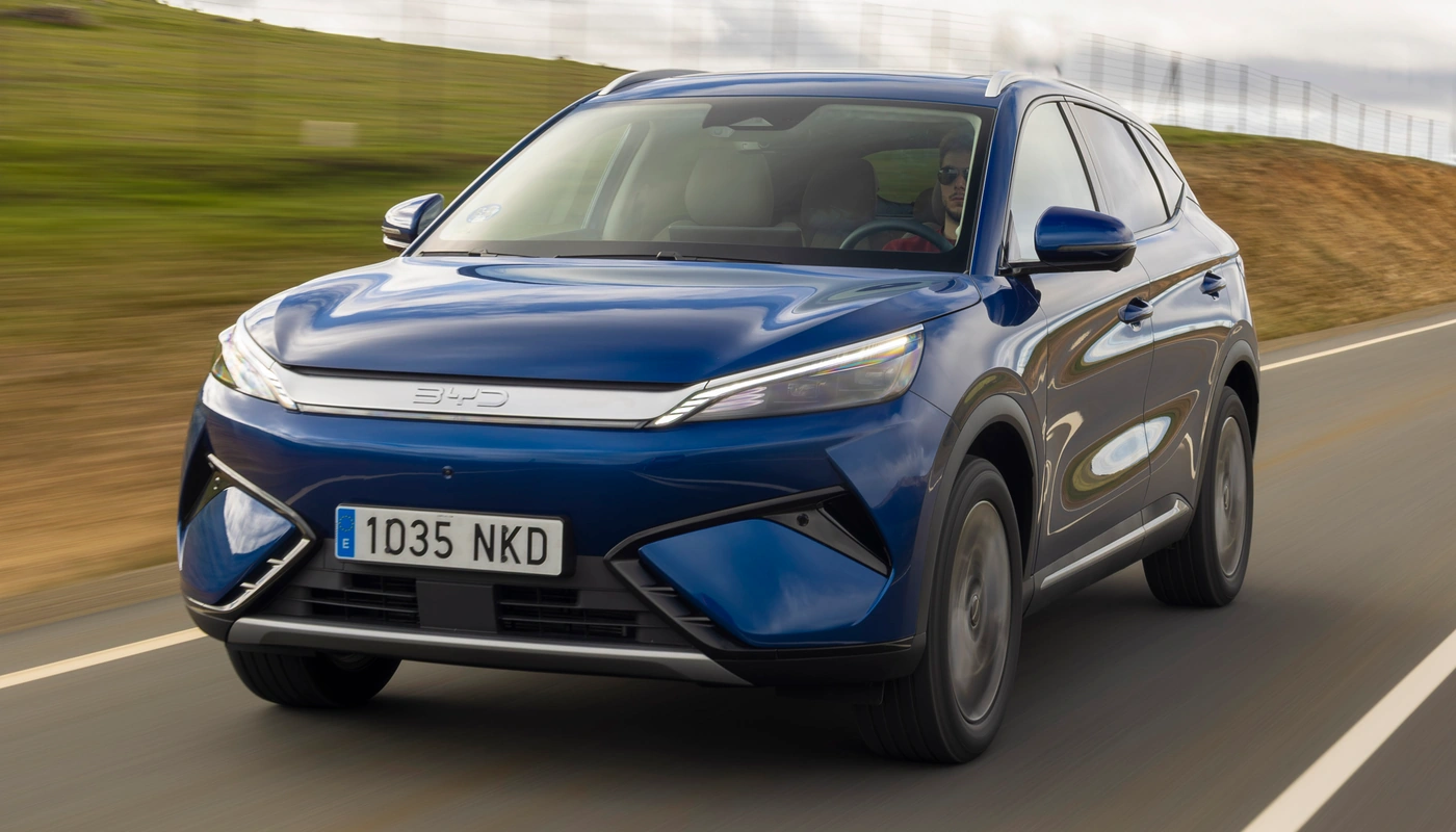 Byd Atto 3 Evo - Contexto Entorno Real Contexto Conduciendo Exterior Frontal Izquierda