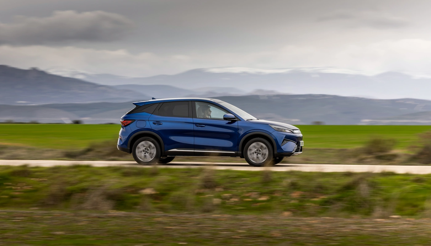 Byd Atto 3 Evo - Contexto Entorno Real Contexto Conduciendo Exterior Lateral Derecha