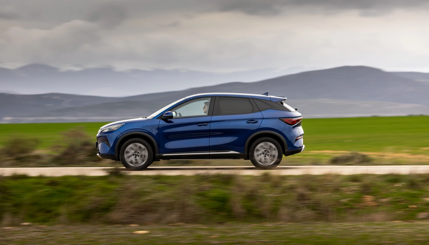 Byd Atto 3 Evo - Contexto Entorno Real Contexto Conduciendo Exterior Lateral Izquierda