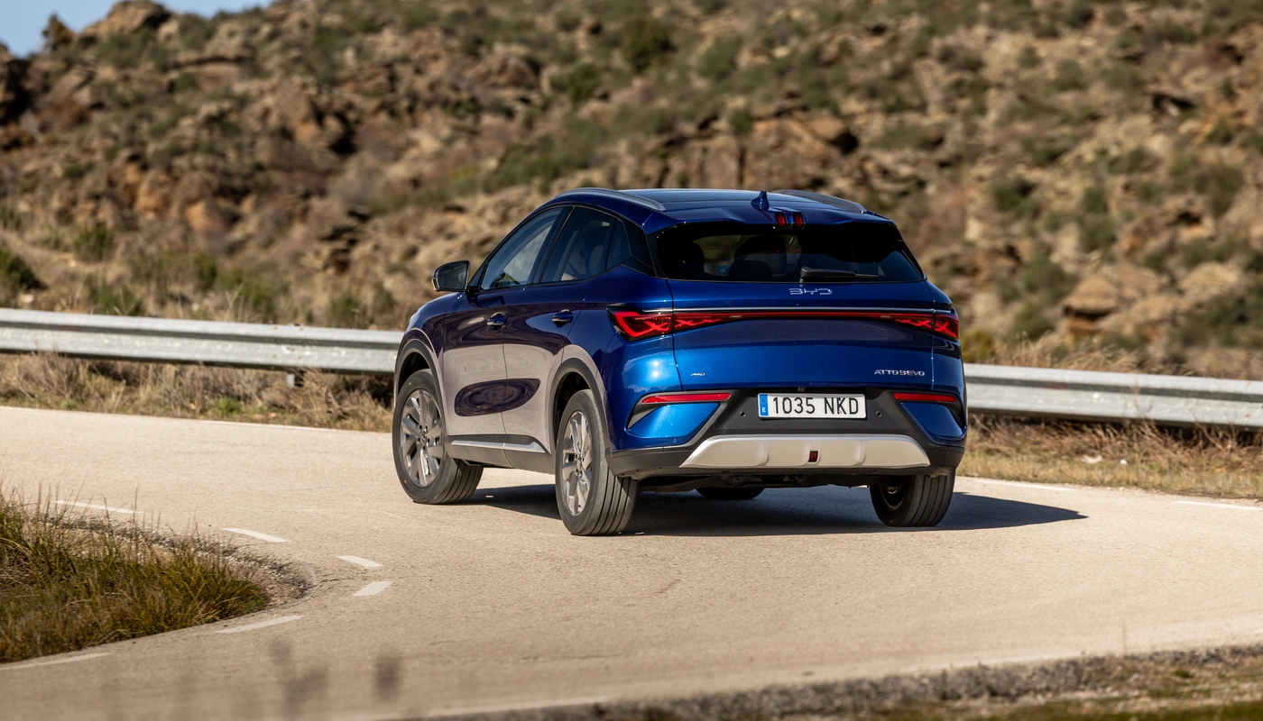 Byd Atto 3 Evo - Contexto Entorno Real Contexto Conduciendo Exterior Trasera Exterior Trasera Derecha