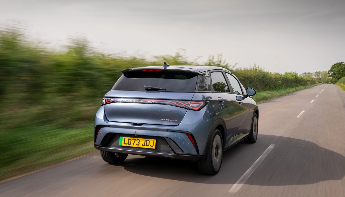 Byd Dolphin - Contexto Entorno Real Contexto Conduciendo Exterior Trasera