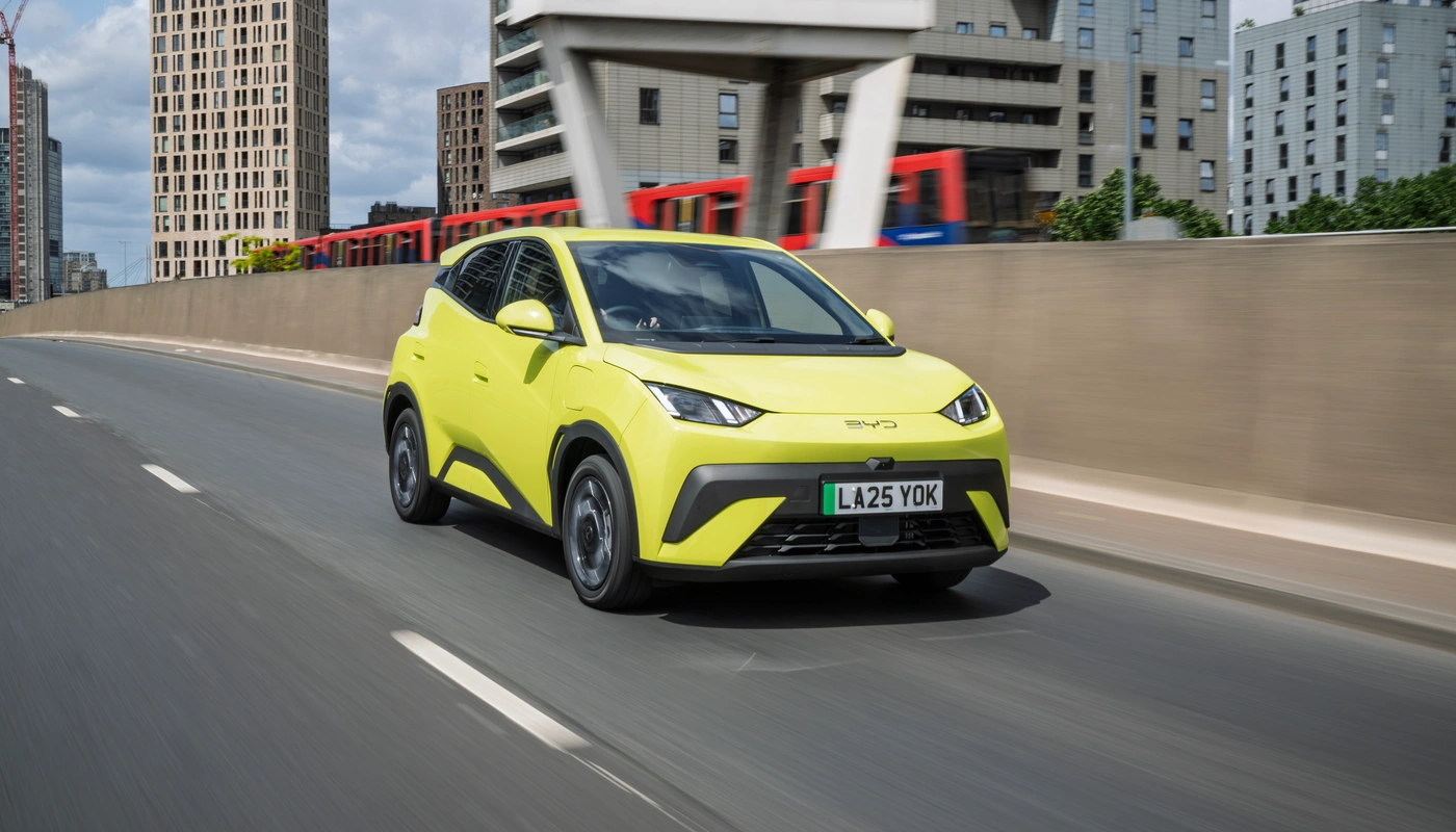 Byd Dolphin Surf - Contexto Entorno Real Contexto Conduciendo Exterior Frontal Derecha