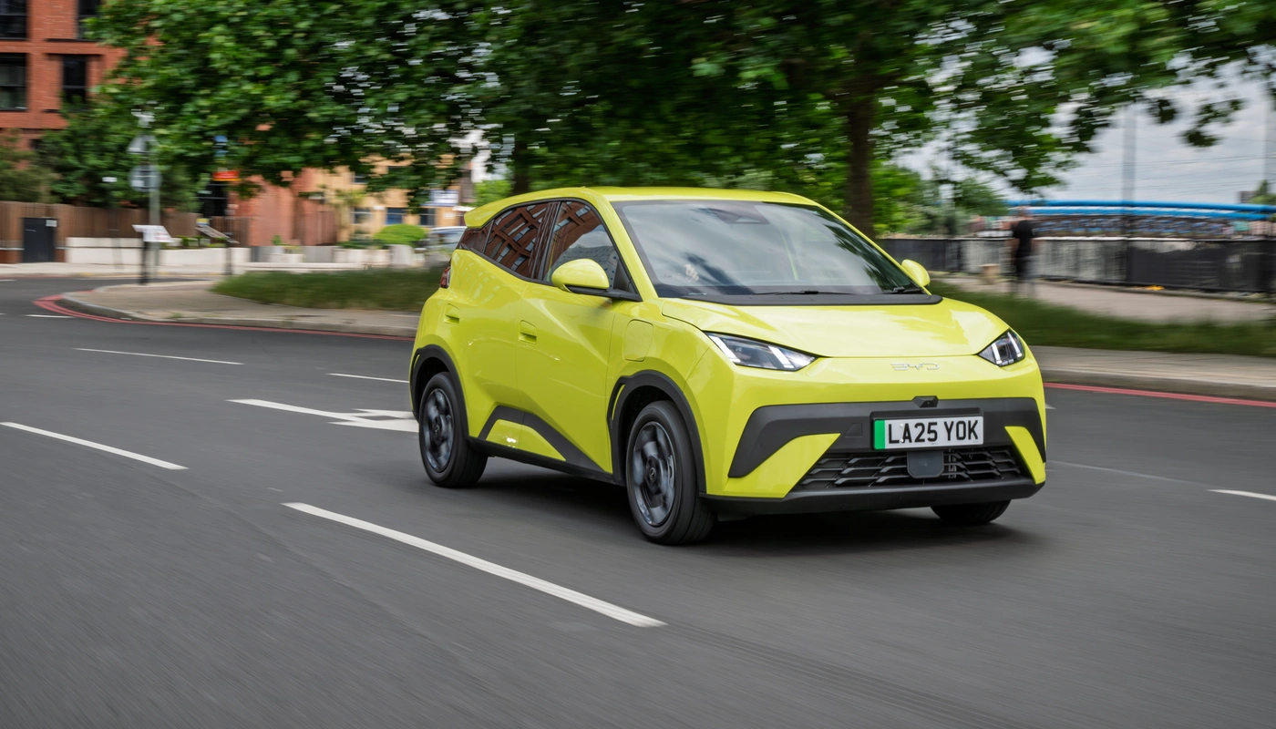 Byd Dolphin Surf - Contexto Entorno Real Contexto Conduciendo Exterior Frontal Derecha