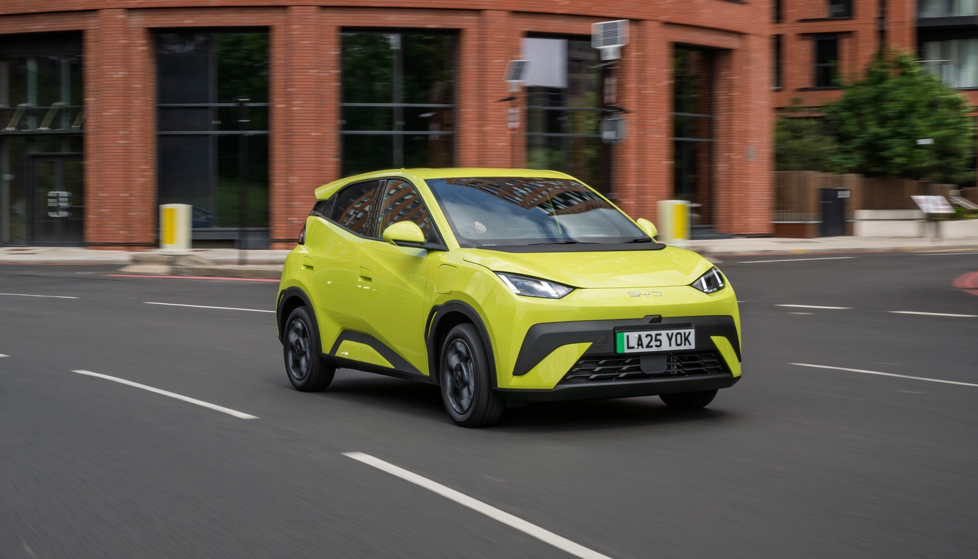 Byd Dolphin Surf - Contexto Entorno Real Contexto Conduciendo Exterior Frontal Derecha