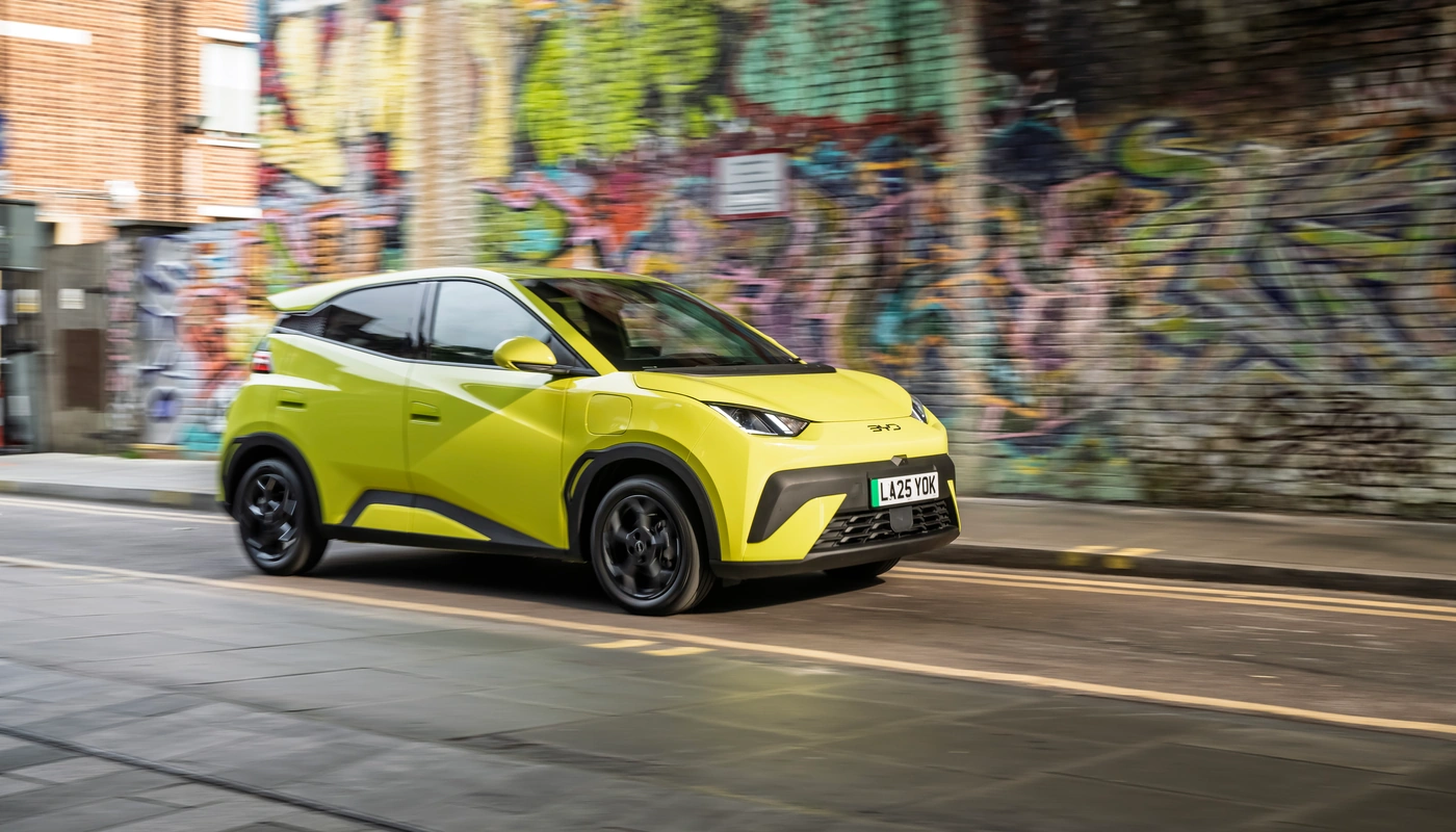 Byd Dolphin Surf - Contexto Entorno Real Contexto Conduciendo Exterior Lateral Derecha