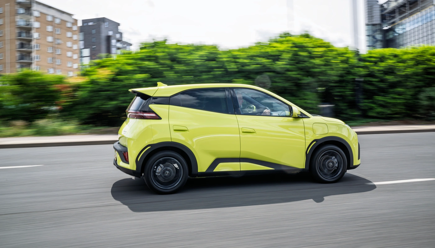 Byd Dolphin Surf - Contexto Entorno Real Contexto Conduciendo Exterior Lateral Derecha