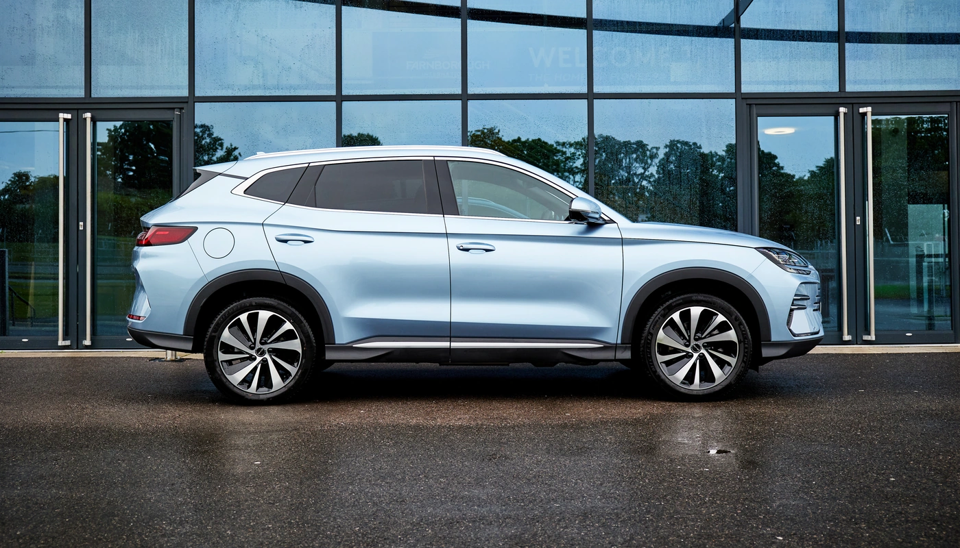 Byd Seal U - Contexto Entorno Real Contexto Aparcado Exterior Lateral Derecha