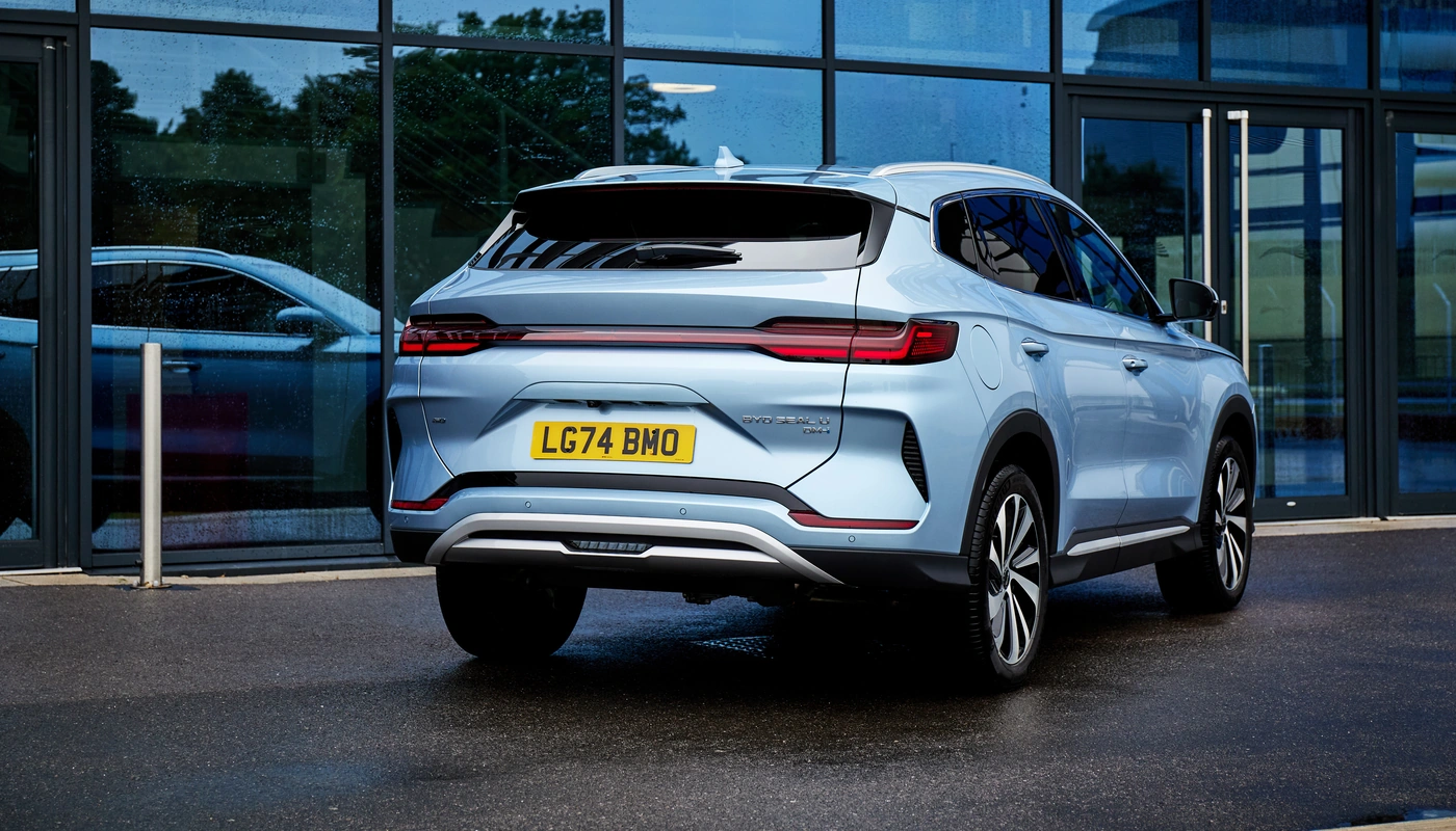 Byd Seal U - Contexto Entorno Real Contexto Aparcado Exterior Trasera Izquierda