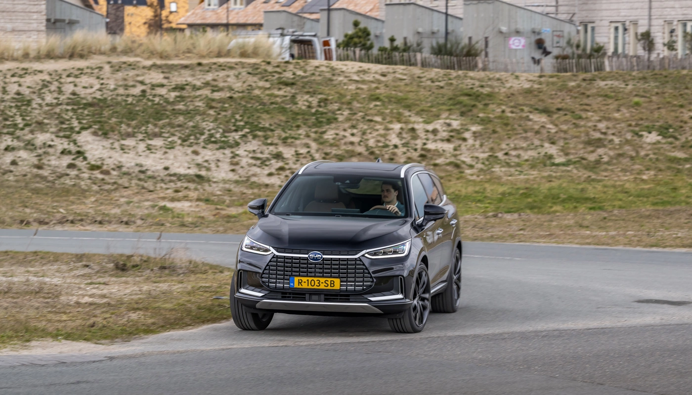 Byd Tang - Contexto Entorno Real Contexto Conduciendo Exterior Frontal