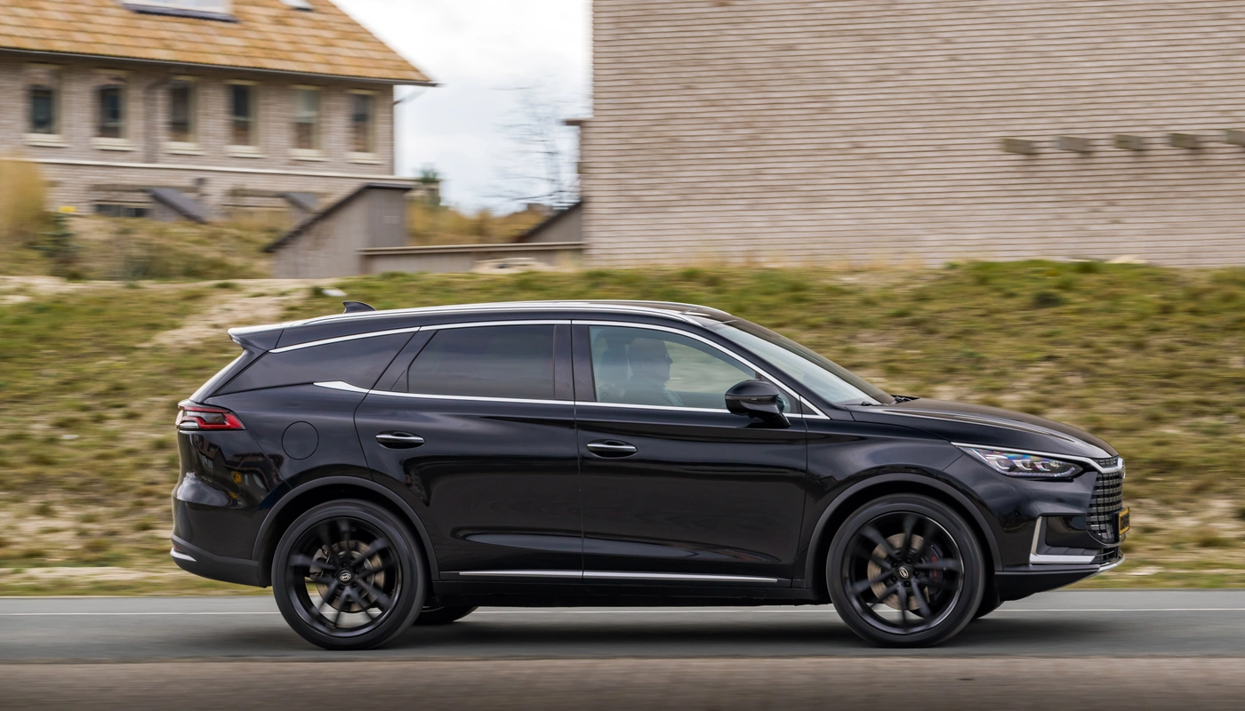 Byd Tang - Contexto Entorno Real Contexto Conduciendo Exterior Lateral Derecha