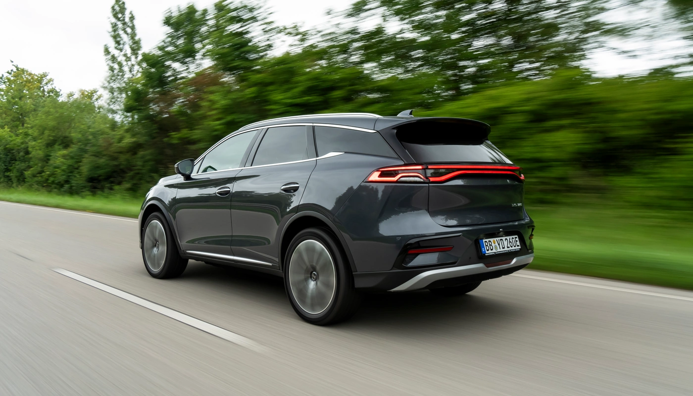 Byd Tang - Contexto Entorno Real Contexto Conduciendo Exterior Trasera Derecha