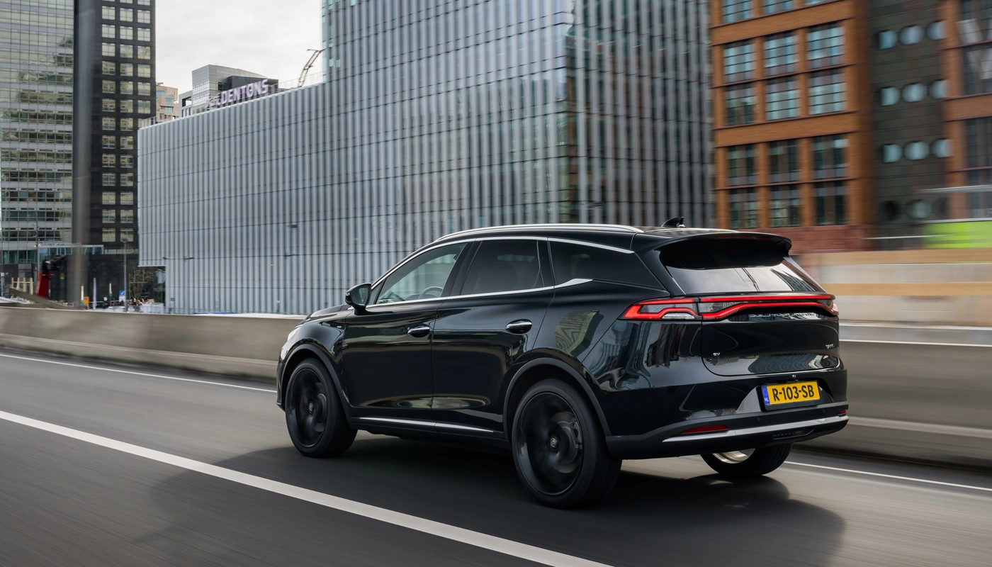 Byd Tang - Contexto Entorno Real Contexto Conduciendo Exterior Trasera Derecha