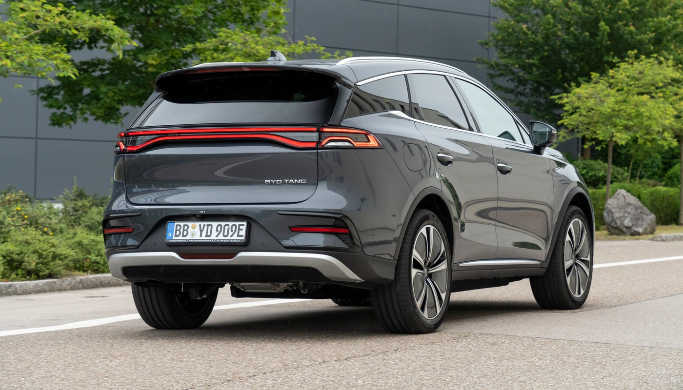 Byd Tang - Contexto Entorno Real Contexto Conduciendo Exterior Trasera Izquierda