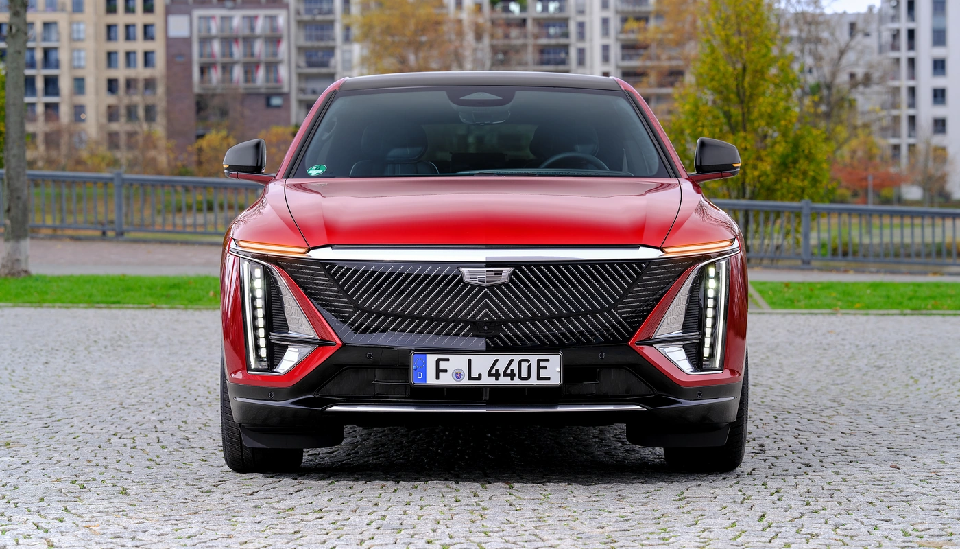 Cadillac Lyriq - Contexto Entorno Real Contexto Aparcado Exterior Frontal