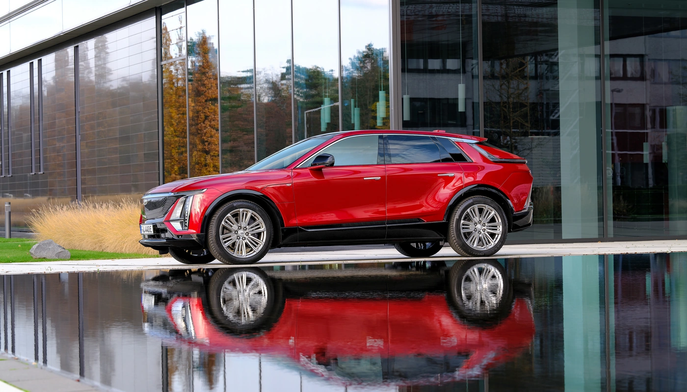 Cadillac Lyriq - Contexto Entorno Real Contexto Aparcado Exterior Lateral Izquierda