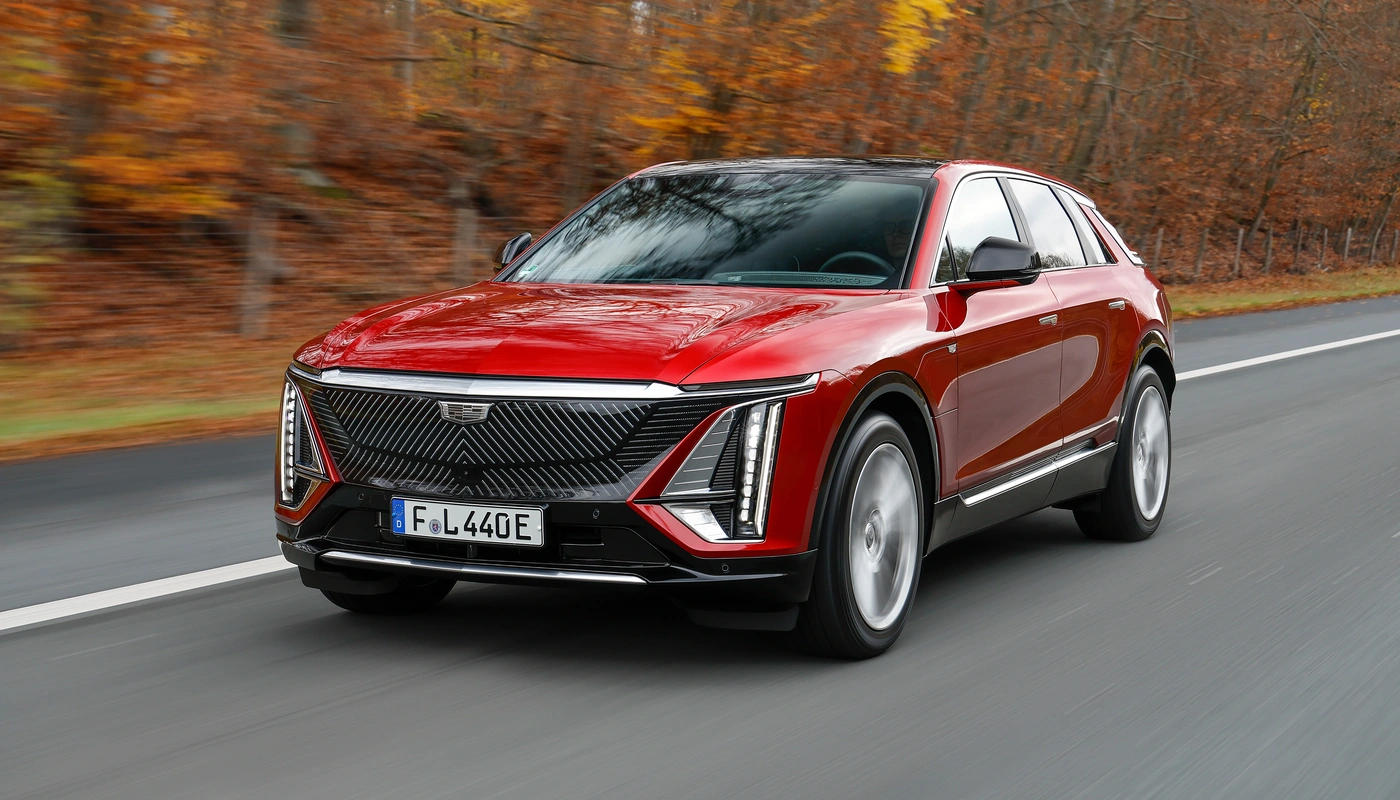 Cadillac Lyriq - Contexto Entorno Real Contexto Conduciendo Exterior Frontal Izquierda