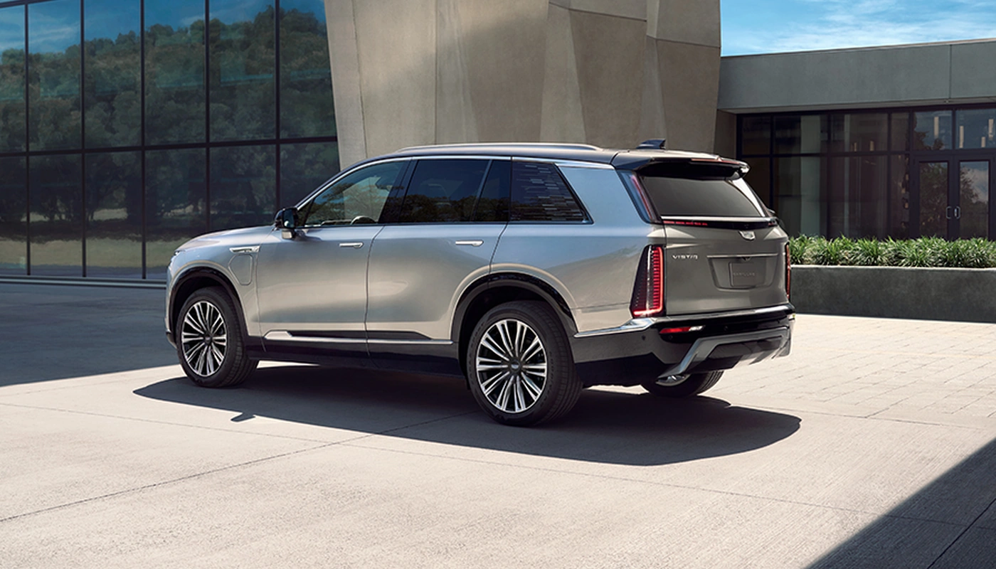 Cadillac Vistiq - Contexto Entorno Real Contexto Aparcado Exterior Trasera Derecha Exterior Lateral Izquierda