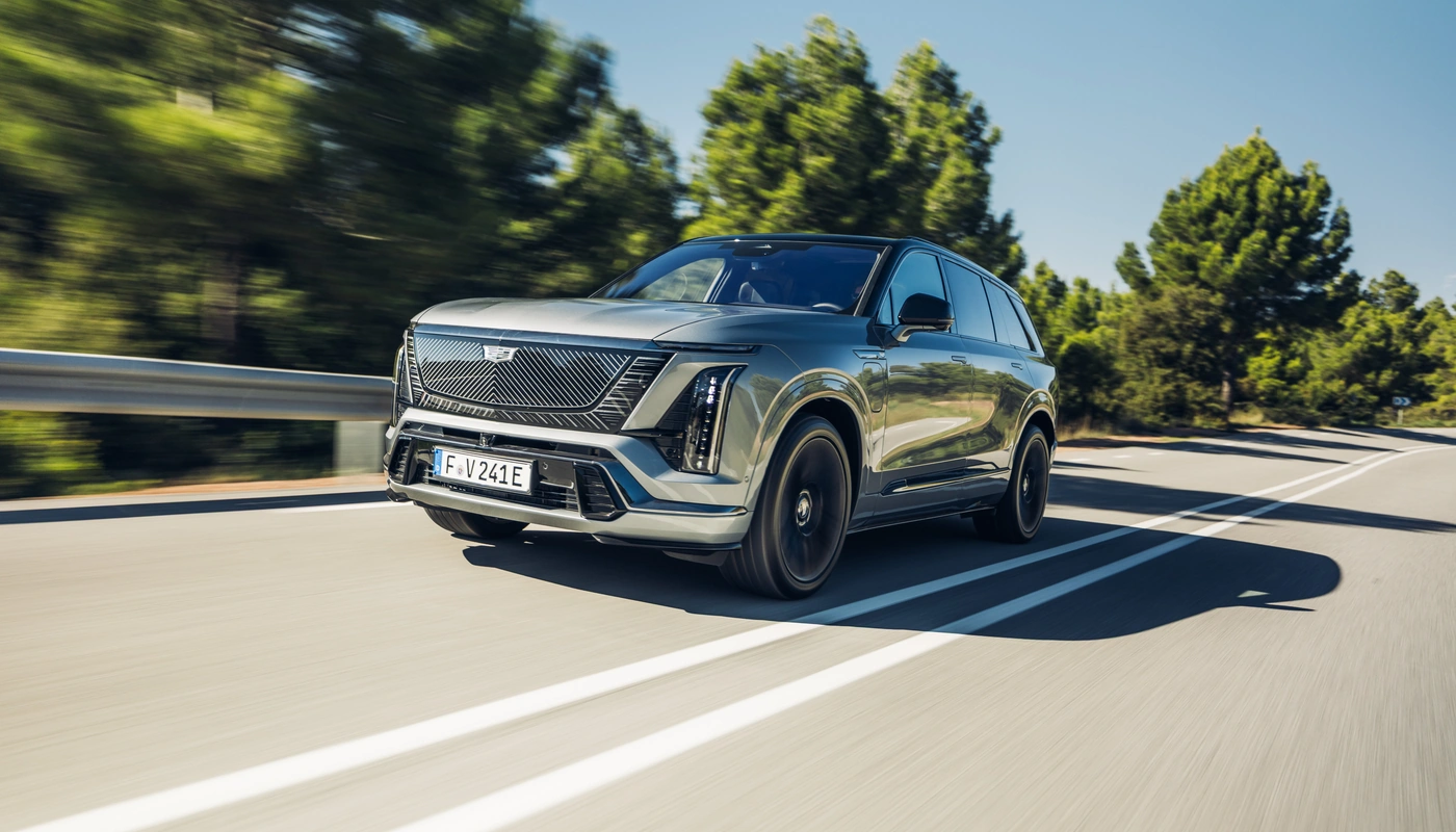 Cadillac Vistiq - Contexto Entorno Real Contexto Conduciendo Exterior Frontal Izquierda