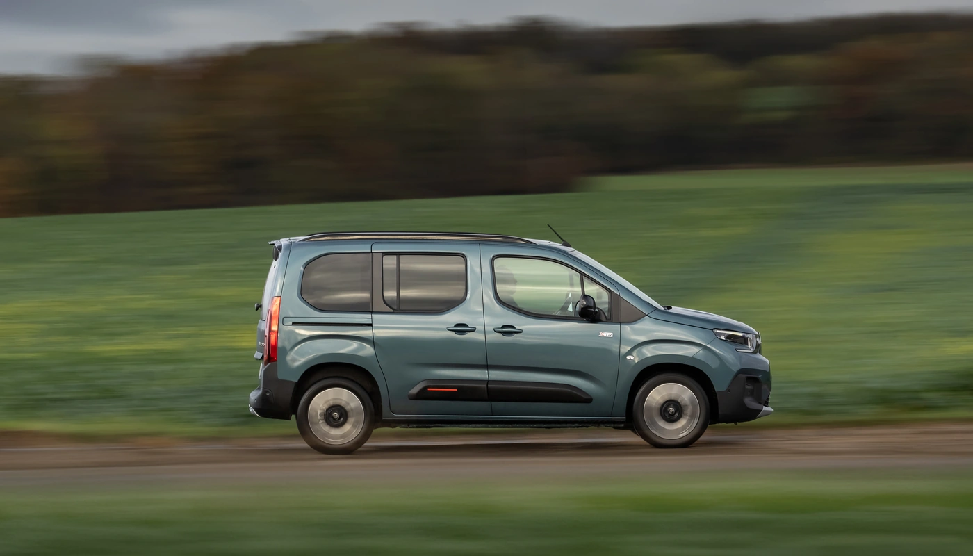 Citroen E Berlingo - Contexto Entorno Real Contexto Conduciendo Exterior Lateral Derecha