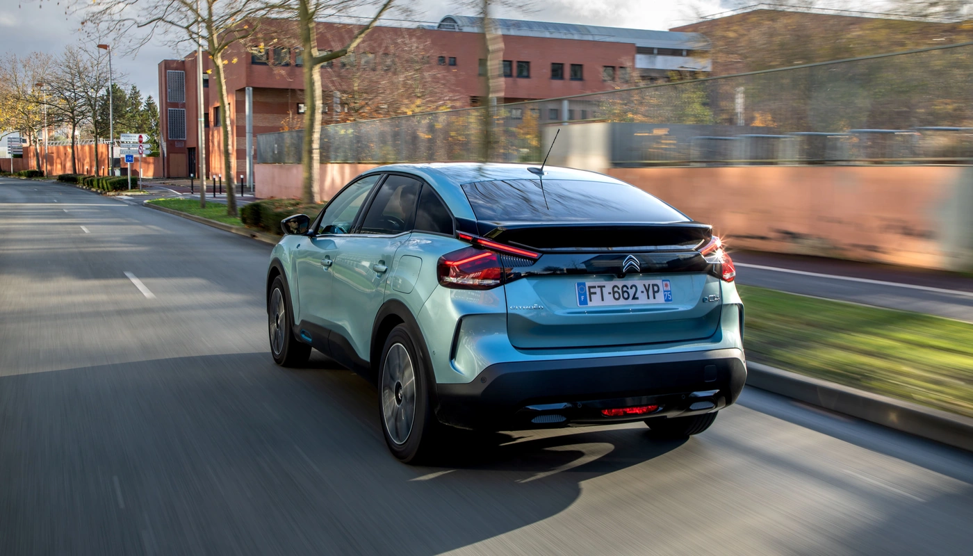 Citroen E C4 - Contexto Entorno Real Contexto Conduciendo Exterior Trasera Derecha