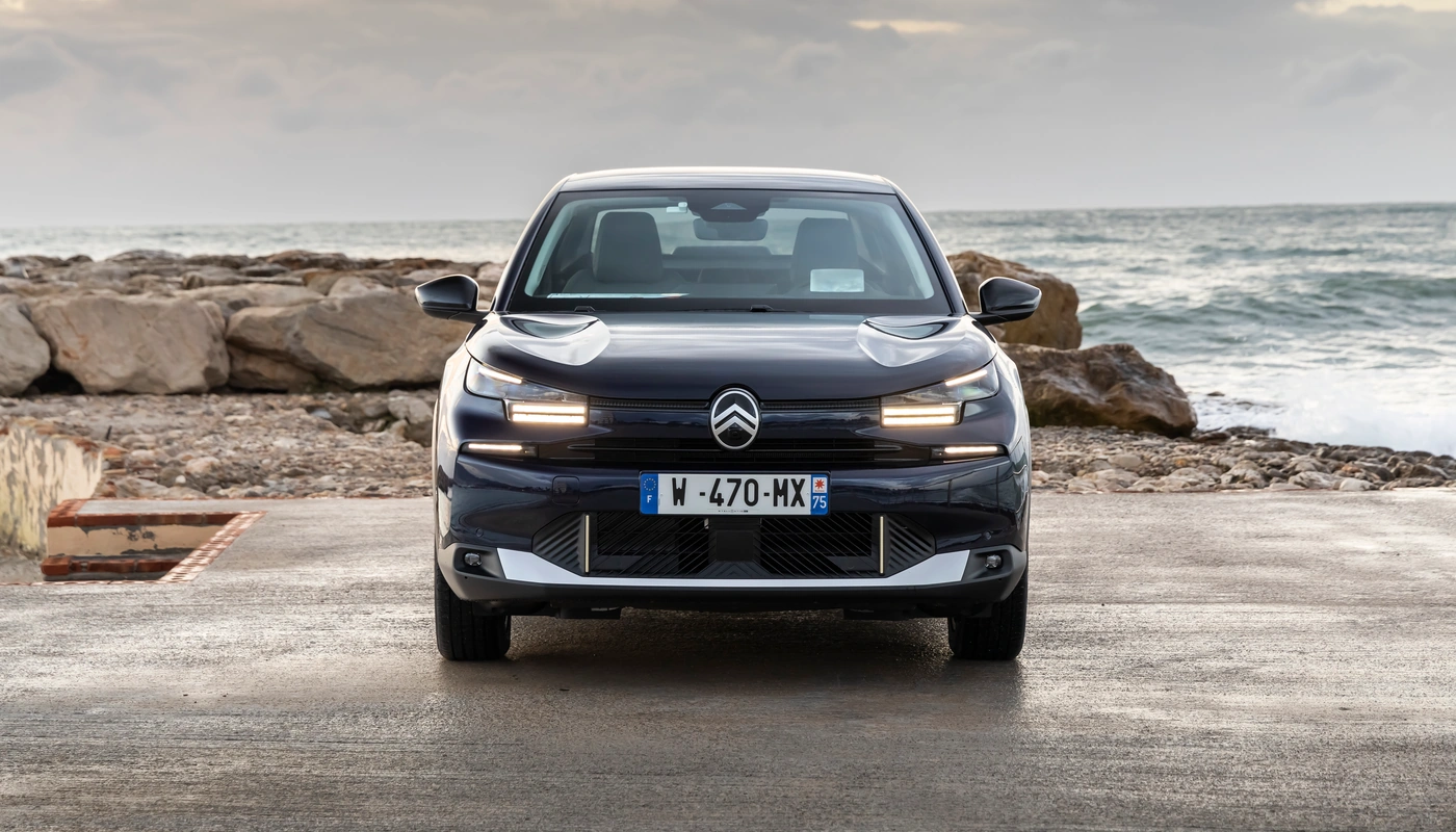 Citroen E C4 X - Contexto Entorno Real Contexto Aparcado Exterior Frontal