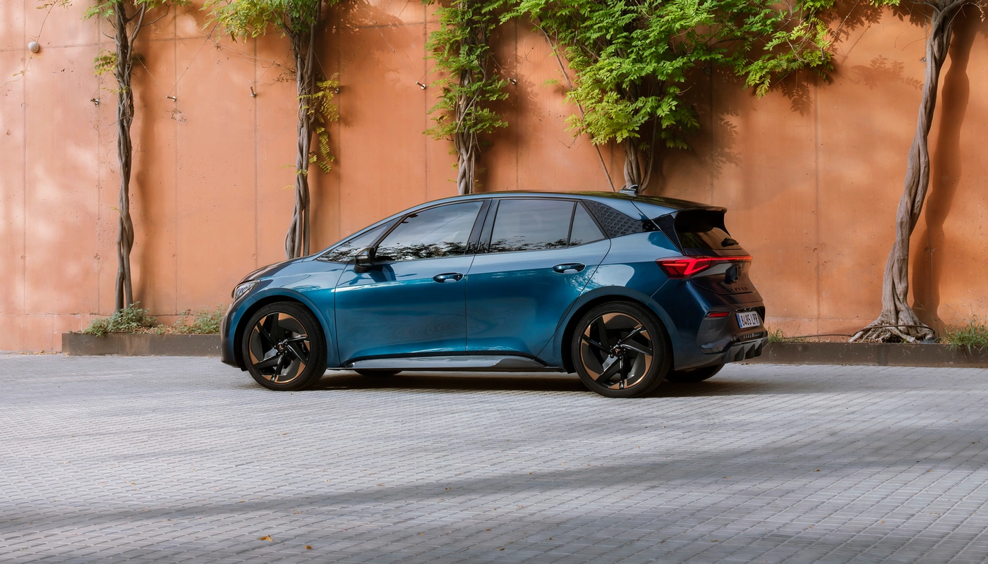 Cupra Born - Contexto Entorno Real Contexto Aparcado Exterior Lateral Izquierda