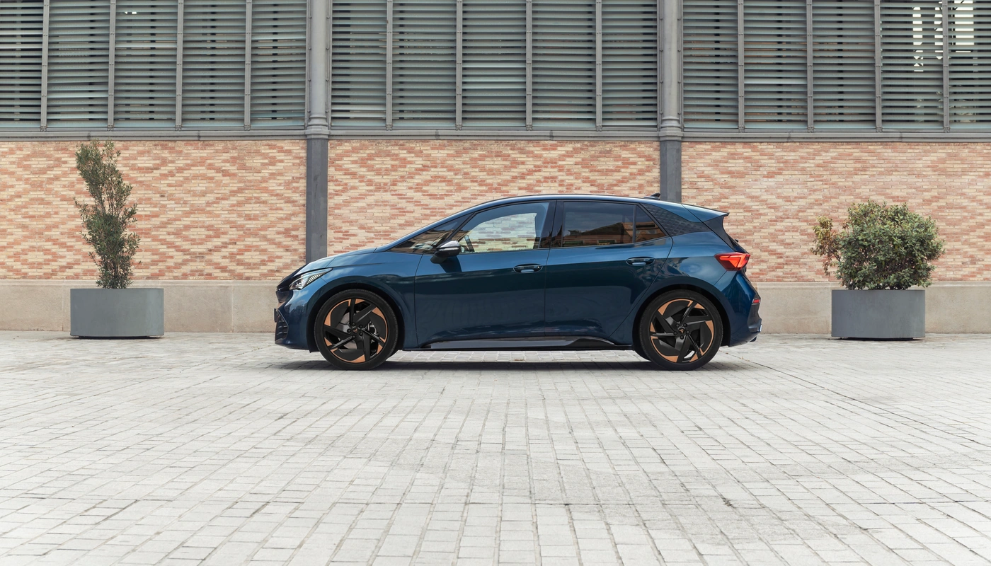 Cupra Born - Contexto Entorno Real Contexto Aparcado Exterior Lateral Izquierda