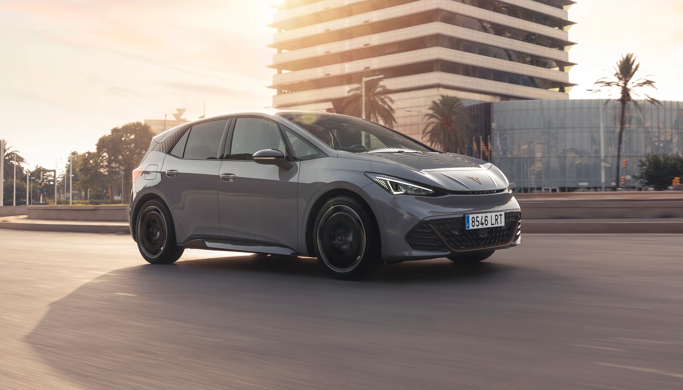 Cupra Born - Contexto Entorno Real Contexto Conduciendo Exterior Frontal Derecha