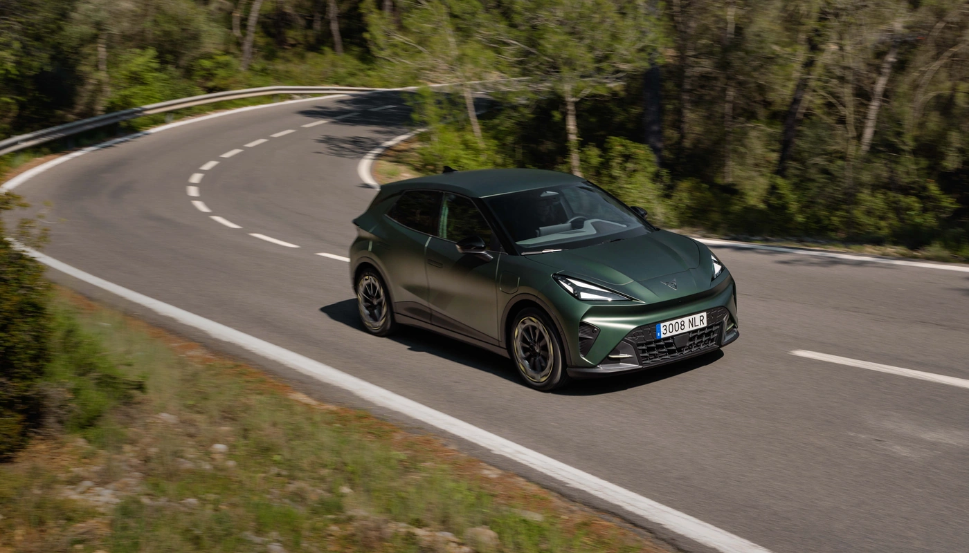 Cupra Raval - Contexto Entorno Real Contexto Conduciendo Exterior Frontal Derecha