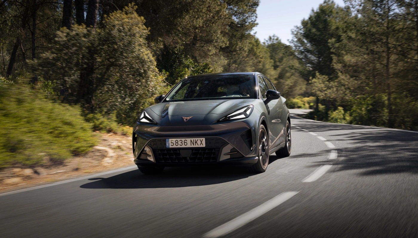 Cupra Raval - Contexto Entorno Real Contexto Conduciendo Exterior Frontal Exterior Frontal Izquierda