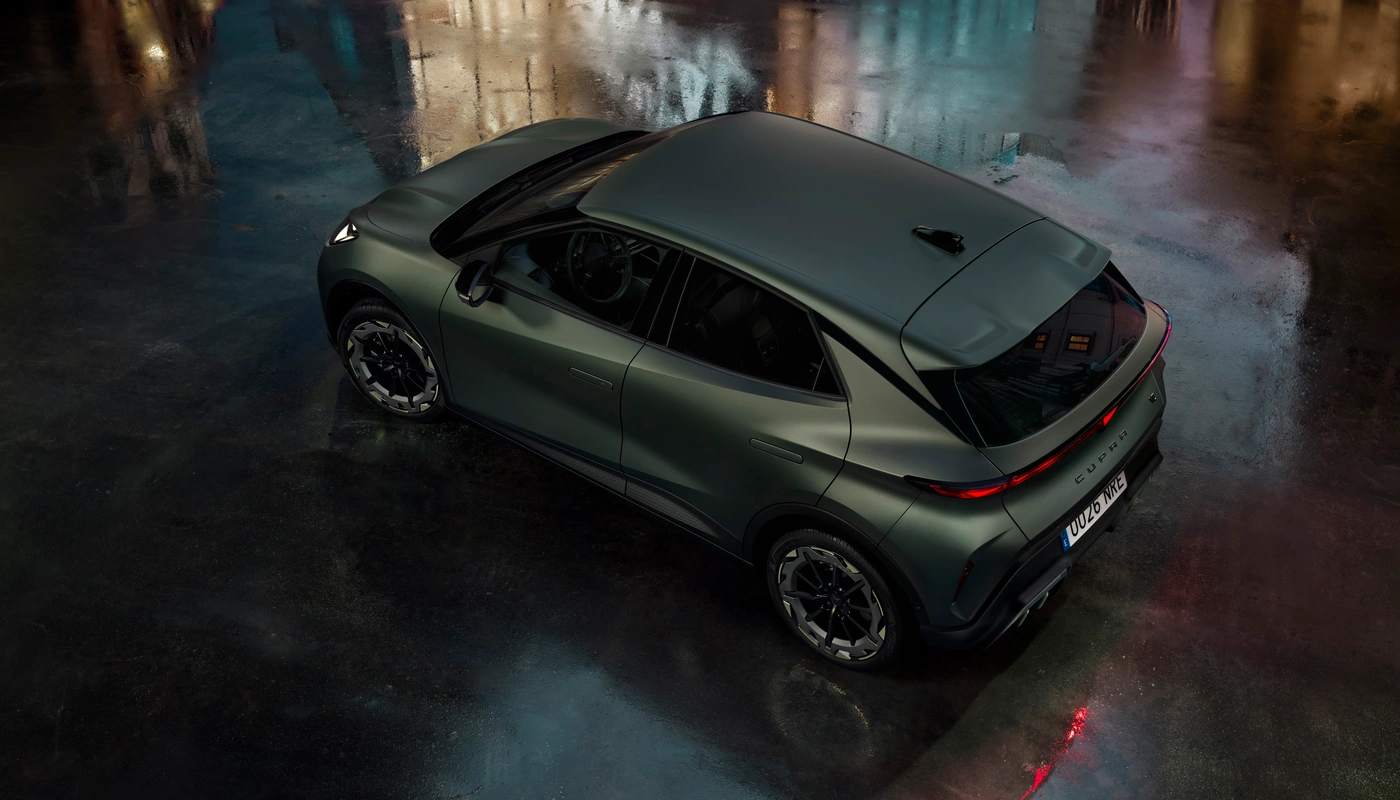 Cupra Raval - Contexto Estudio Contexto Aparcado Exterior Trasera Derecha Exterior Lateral Izquierda Exterior Superior