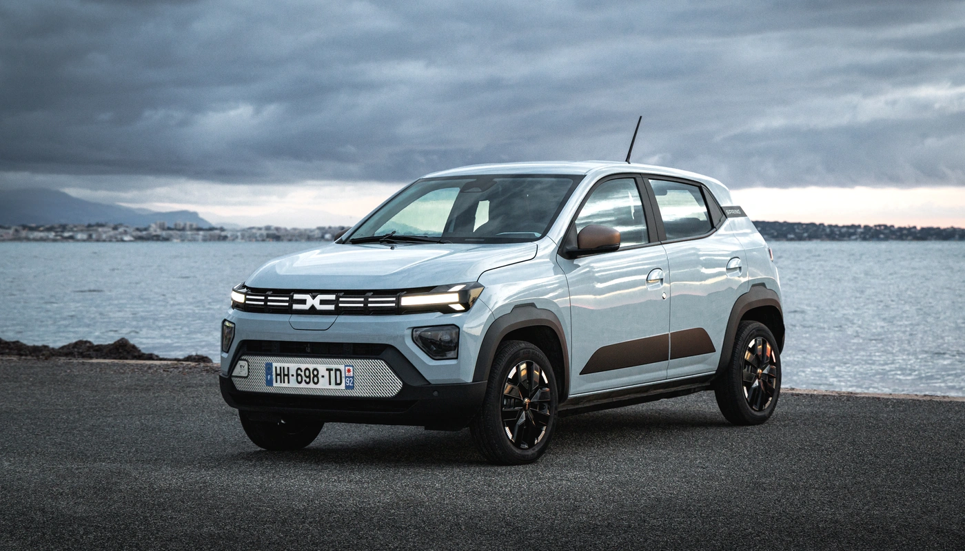 Dacia Spring - Contexto Entorno Real Contexto Aparcado Exterior Frontal Izquierda